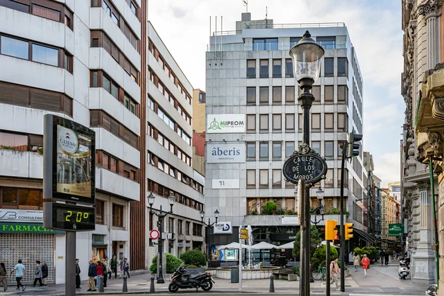 Exterior de SL19 visto desde la calle de los Moros, Gijón