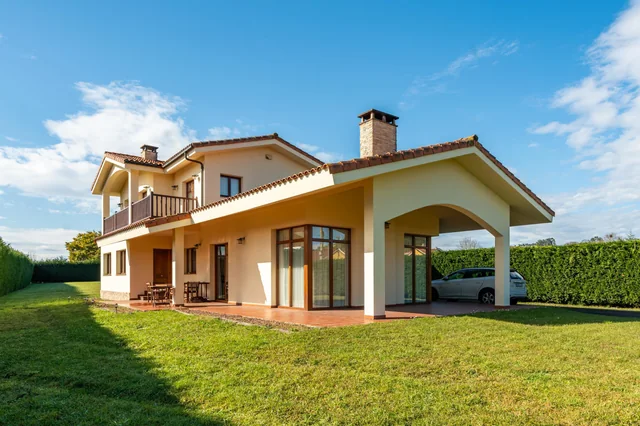Casa con jardín comercializada por Tessier & Santamaría