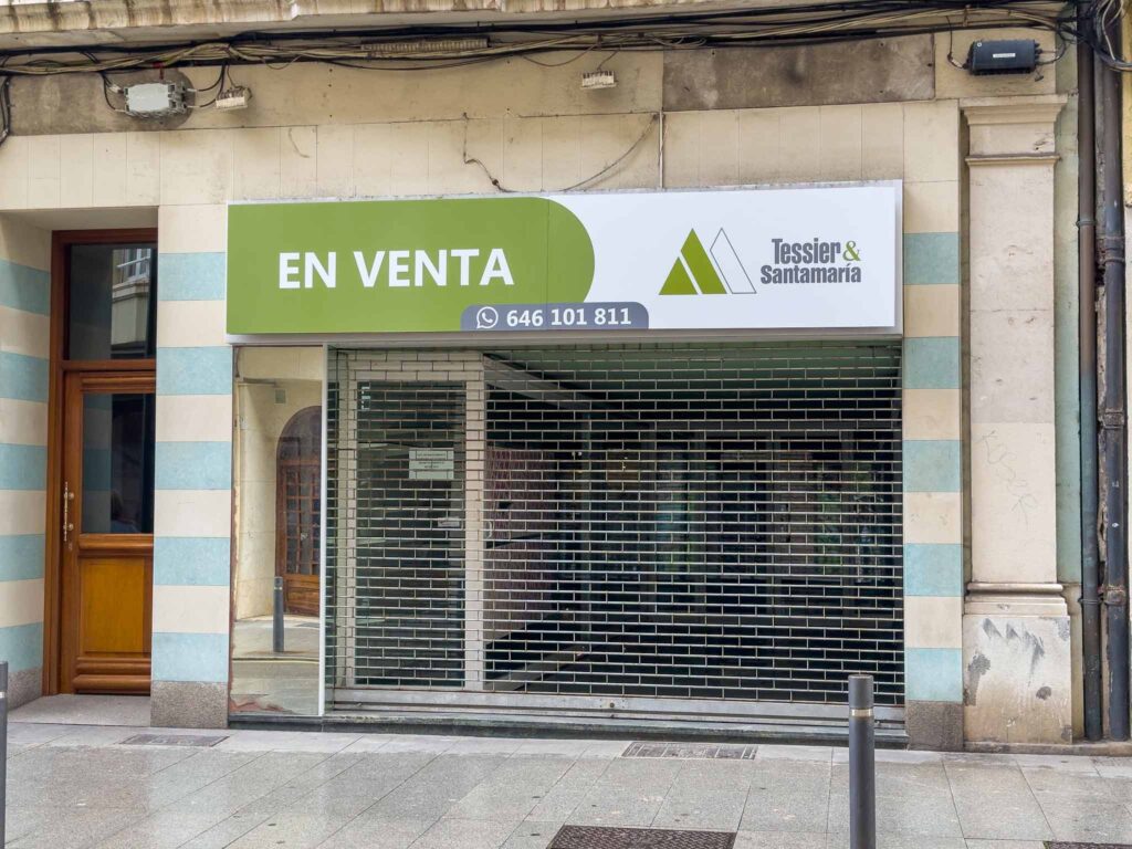 Local en venta en calle de los Moros