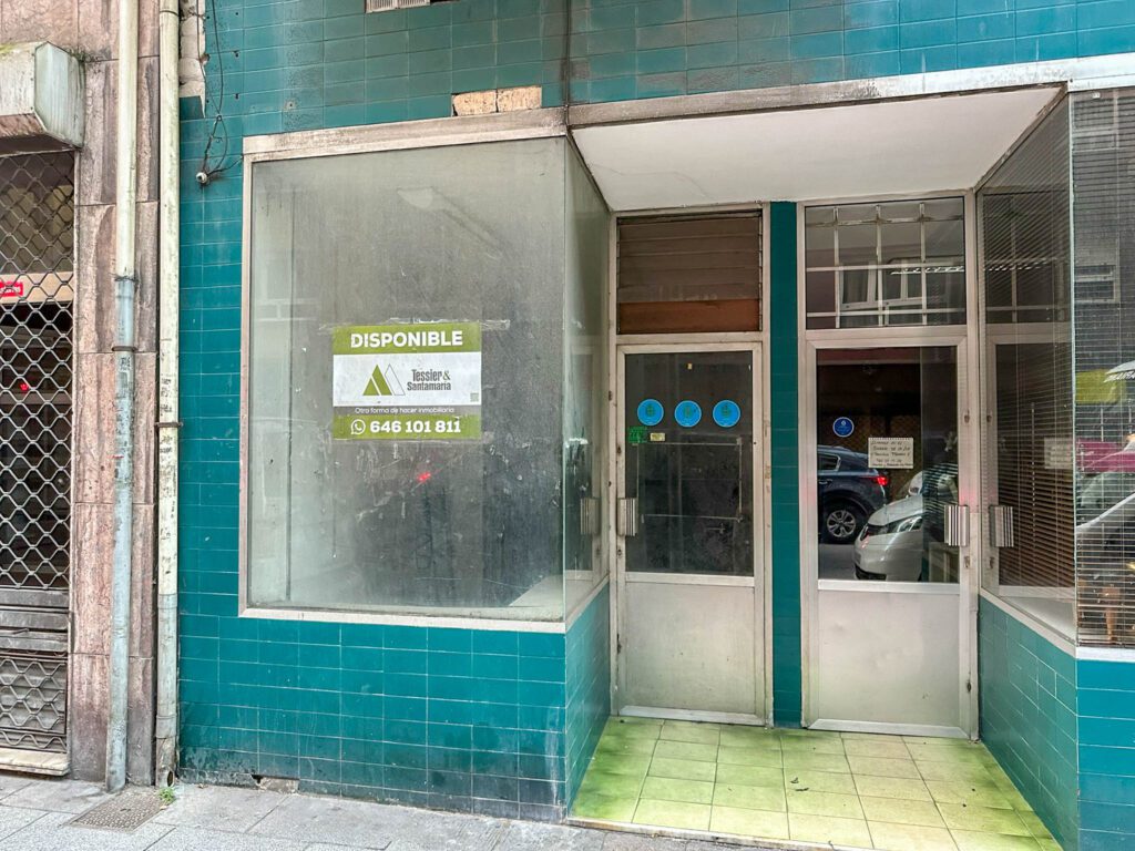 Local en calle de Llano Ponte