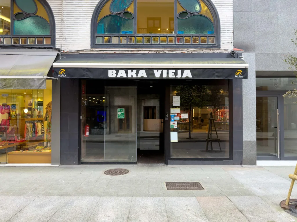 Local en calle Menéndez Valdés