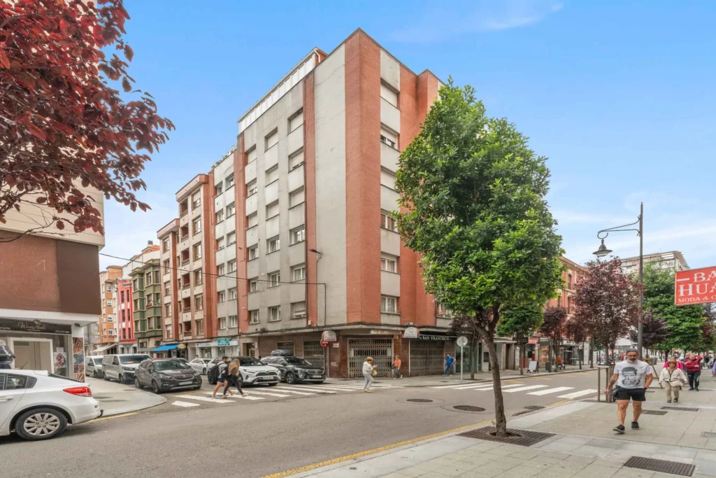 Piso en venta en calle Luanco