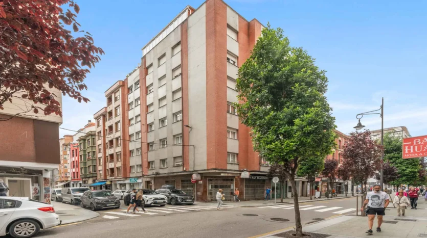 Piso en venta en calle Luanco