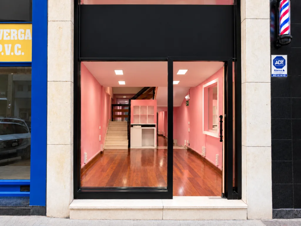 Local en venta en calle Donato Argüelles